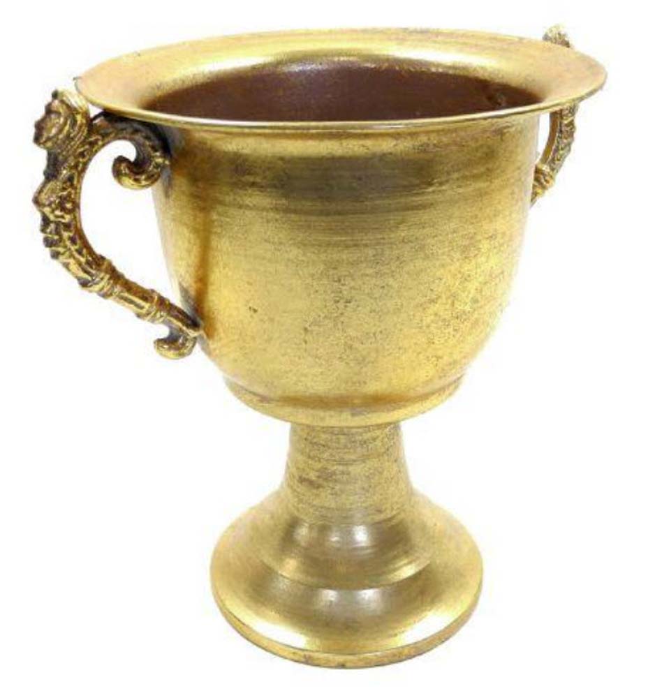 Pokal on foot metal